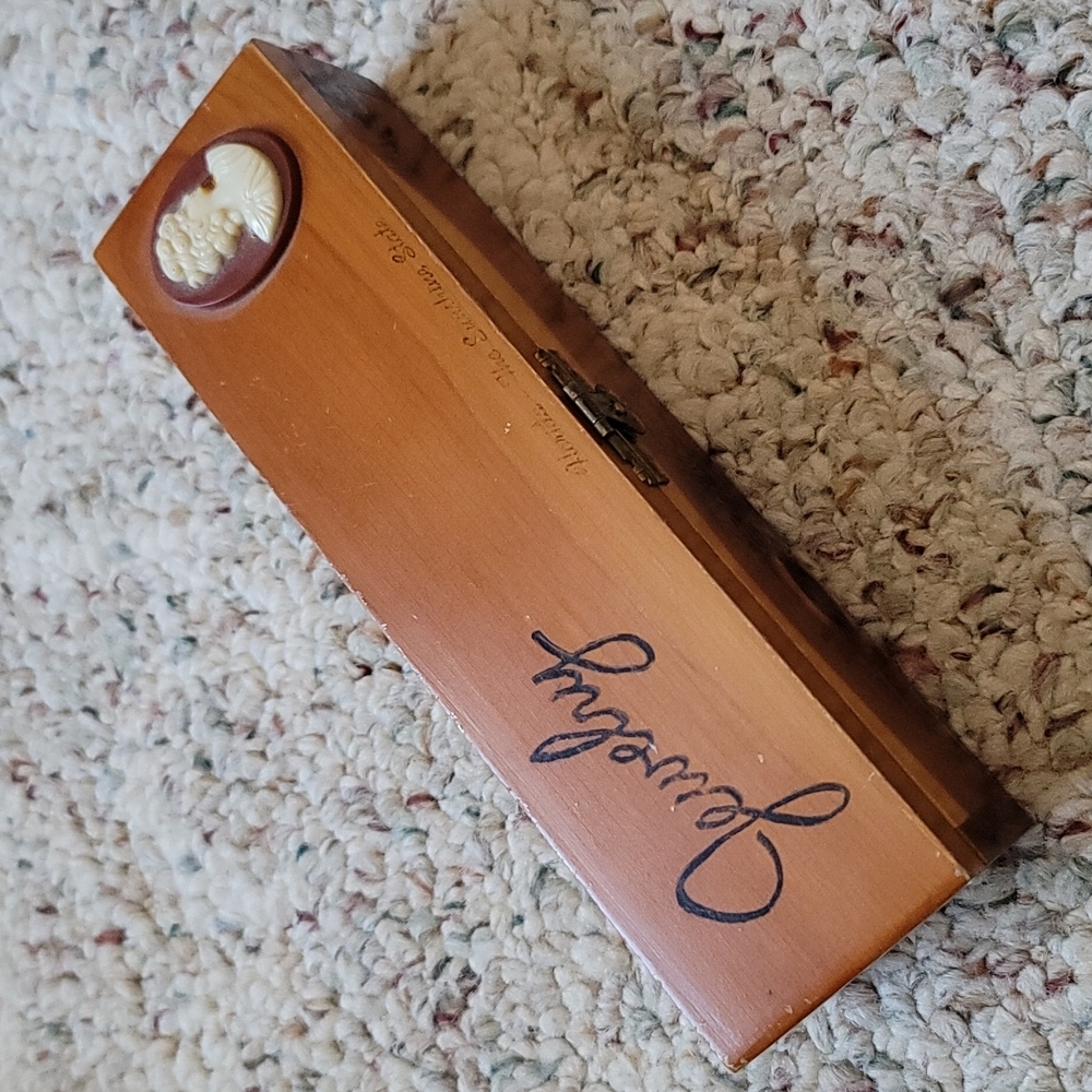 Vintage cedar souvenir jewelry box